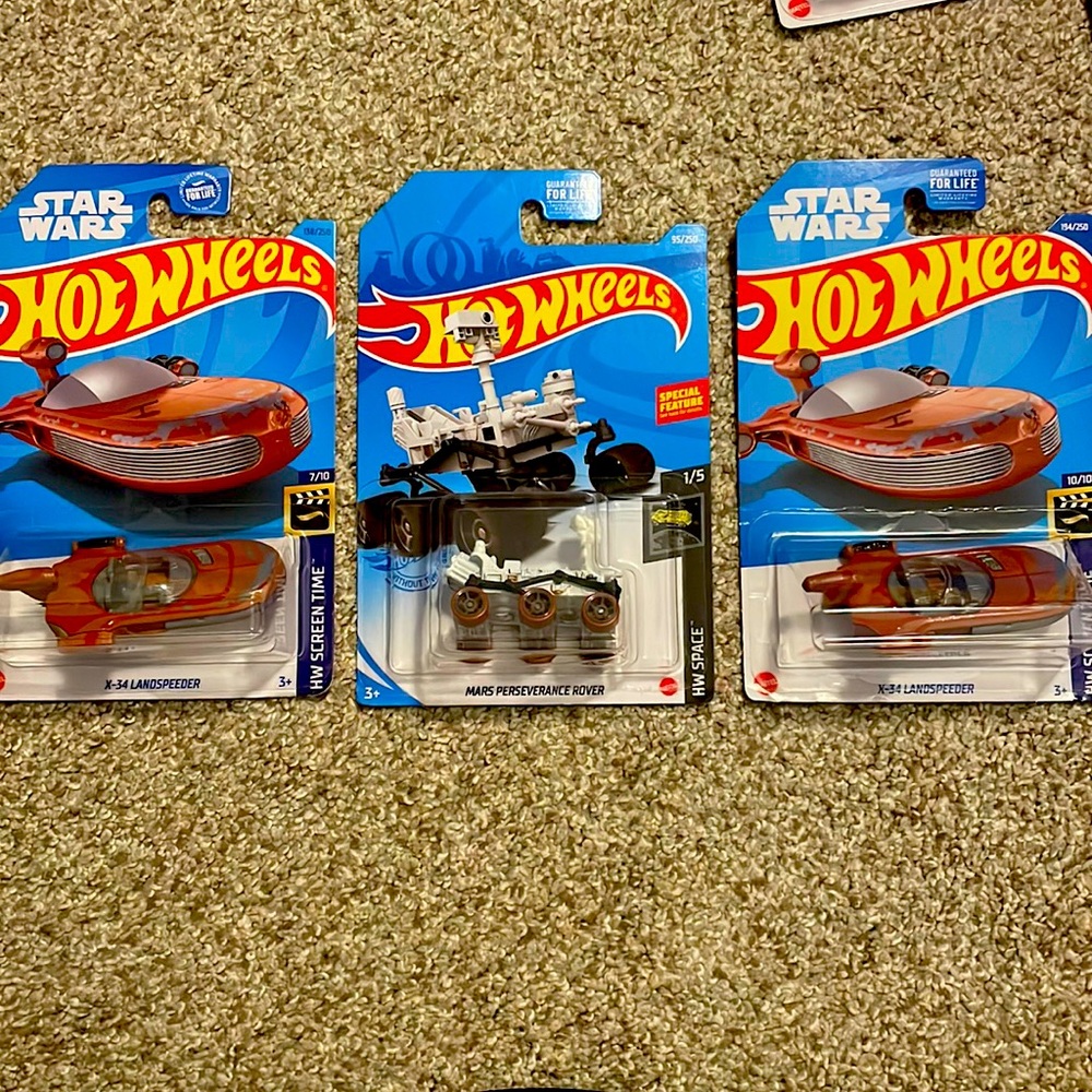 Star Wars x-34 Landspeeder and Mars perseverance rover hot wheels